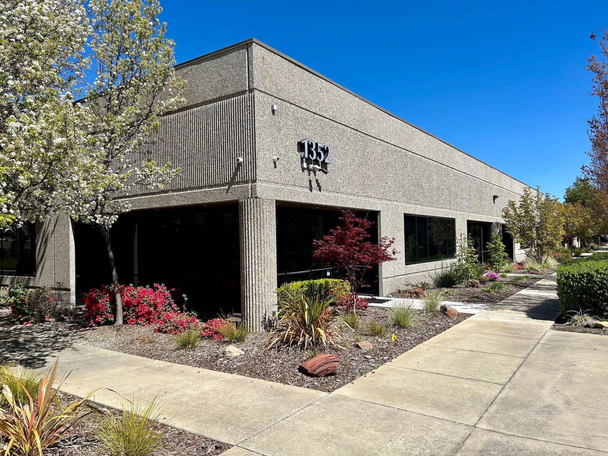 1352 Blue Oaks Blvd, Roseville, CA for lease Building Photo- Image 1 of 12