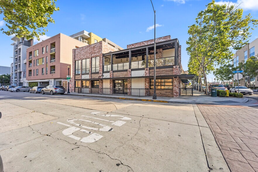 11100 Downey Ave, Downey, CA à vendre - Photo du bâtiment - Image 2 de 35