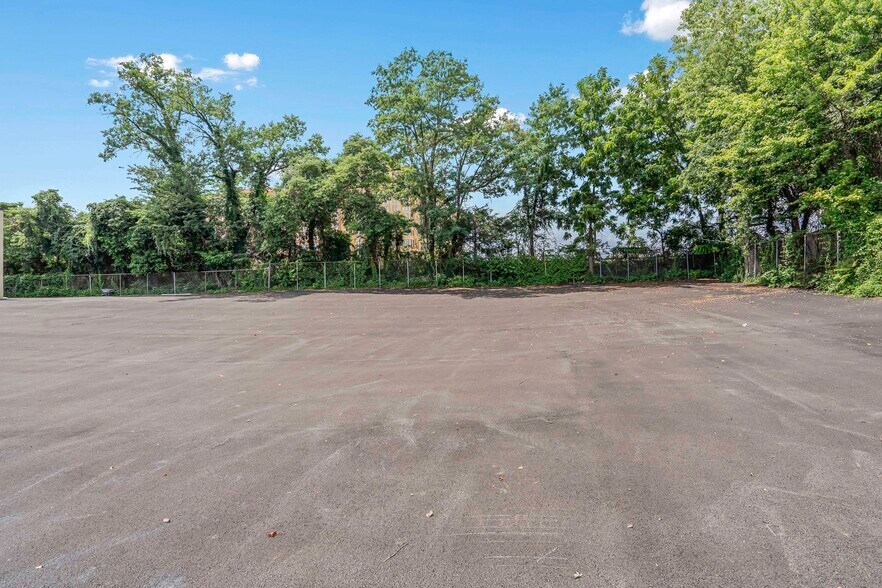 2355 Lewis Ave, Rockville, MD à louer - Photo du bâtiment - Image 3 de 21