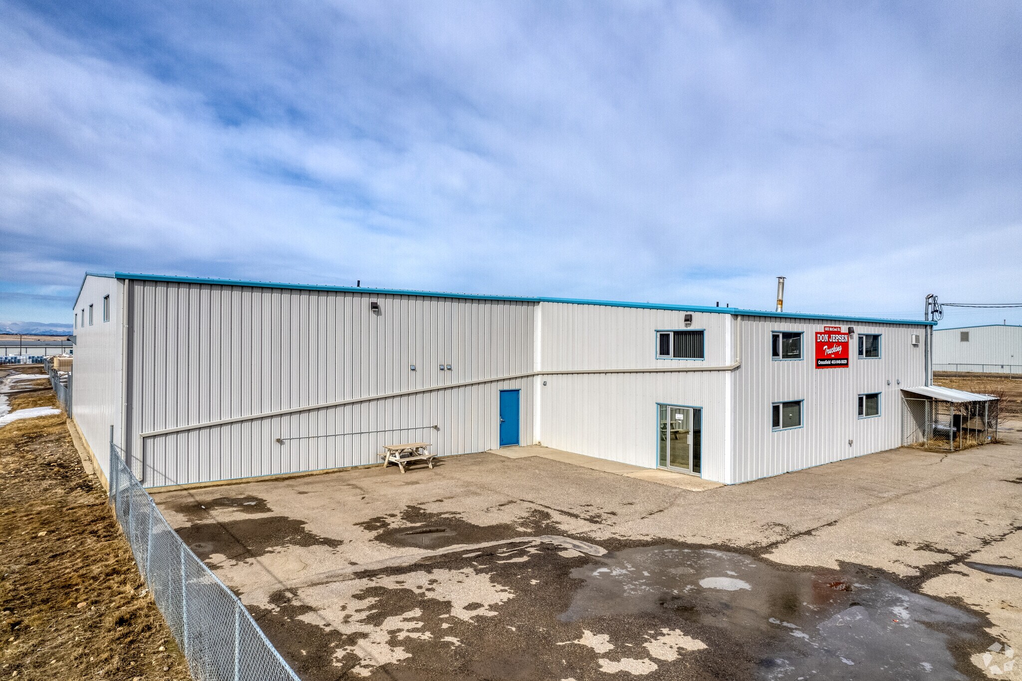 602 Mccool St, Crossfield, AB for sale Primary Photo- Image 1 of 1