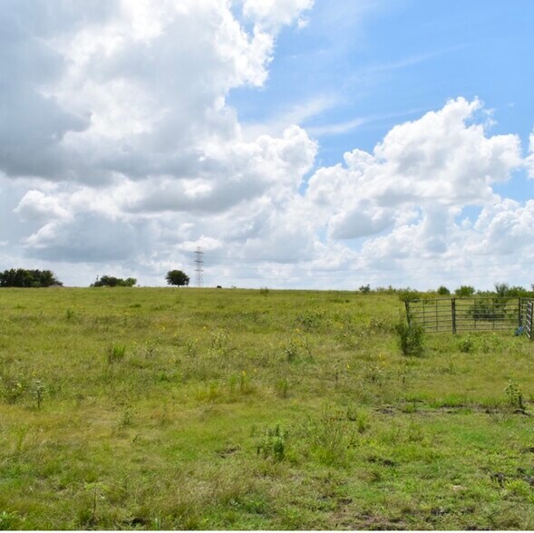 Melber, Manor, TX à vendre - Photo principale - Image 1 de 4