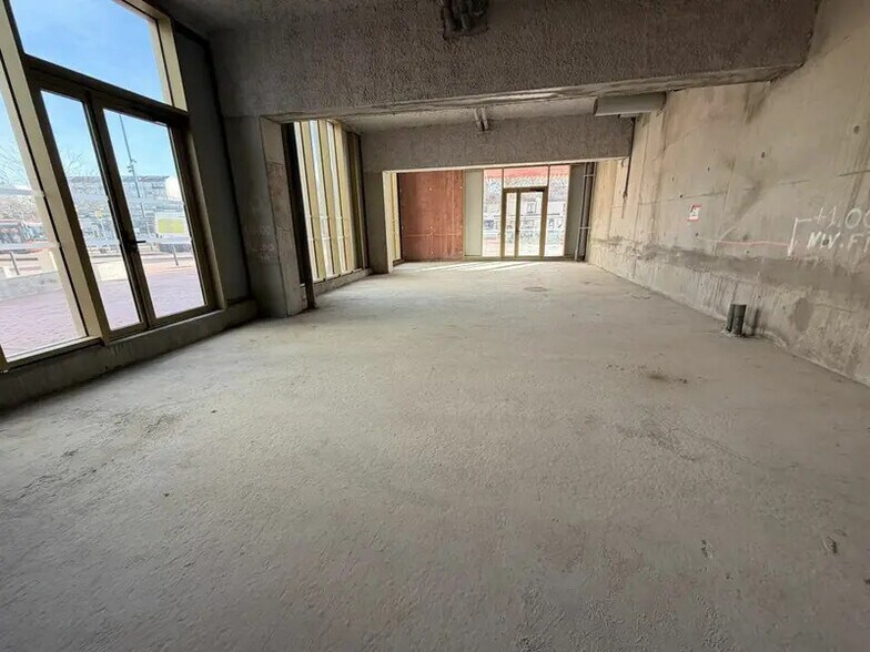 37 Avenue Jean Moulin, Toulouse for sale - Interior Photo - Image 3 of 3