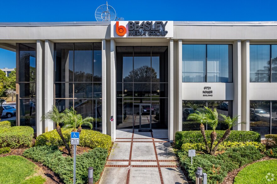 9721 Executive Center Dr N, Saint Petersburg, FL for lease - Building Photo - Image 3 of 7