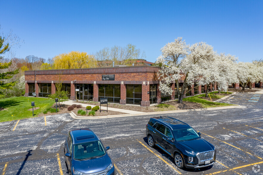 175 N Corporate Dr, Brookfield, WI for lease - Building Photo - Image 2 of 3