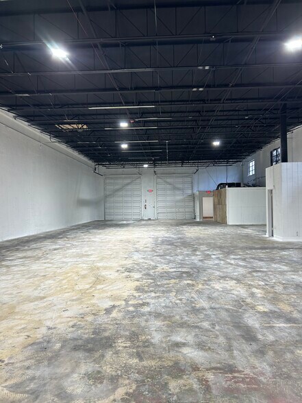 7975-7985 W 20th Ave, Hialeah, FL à louer - Photo du bâtiment - Image 3 de 9