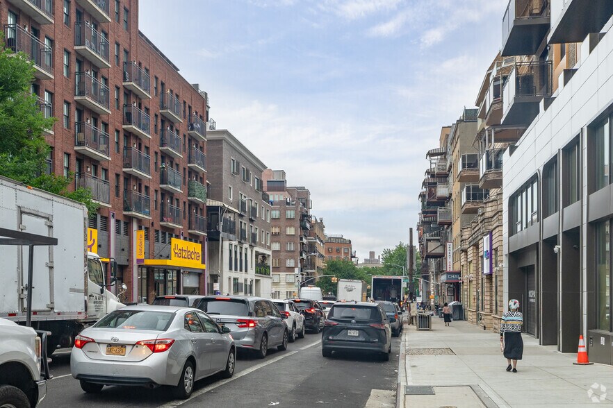 747 Bedford Ave, Brooklyn, NY à louer - Photo du bâtiment - Image 2 de 11