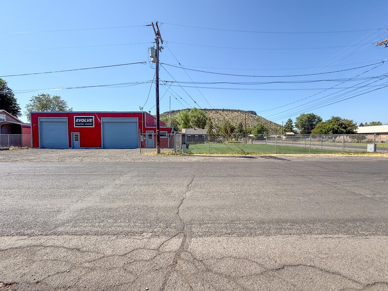 1730 SE Melrose Dr, Prineville, OR for sale - Building Photo - Image 2 of 20