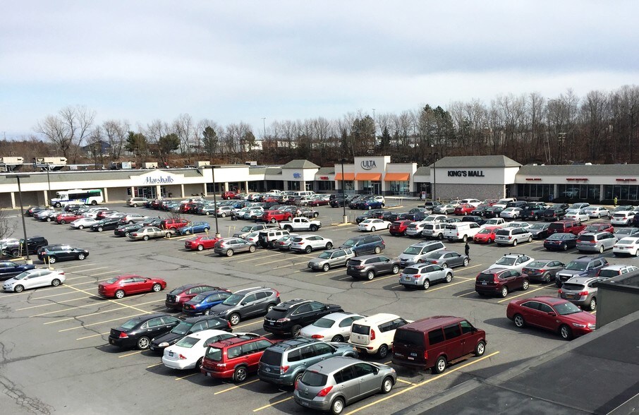 1200 Ulster Ave, Kingston, NY à louer - Photo du bâtiment - Image 1 de 1