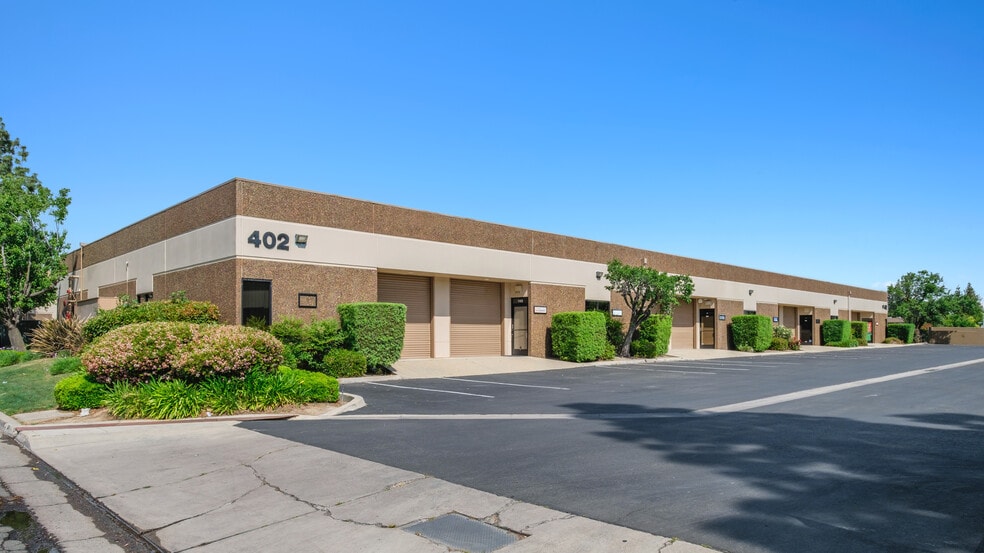 360 W Bedford Ave, Fresno, CA à louer - Photo du bâtiment - Image 3 de 4