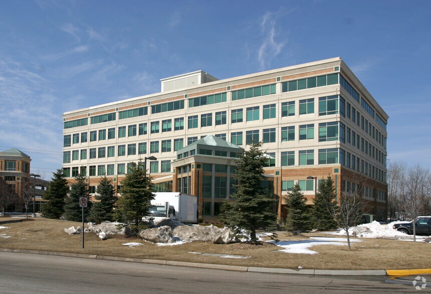 12700 Whitewater Dr, Minnetonka, MN à louer - Photo du bâtiment - Image 2 de 4