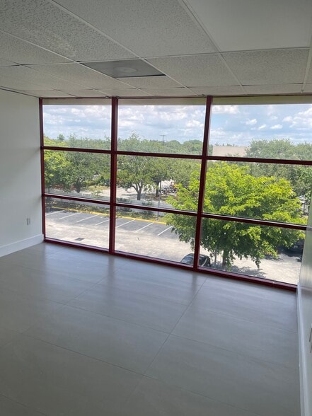 1799 W Oakland Park Blvd, Oakland Park, FL for lease - Building Photo - Image 3 of 10