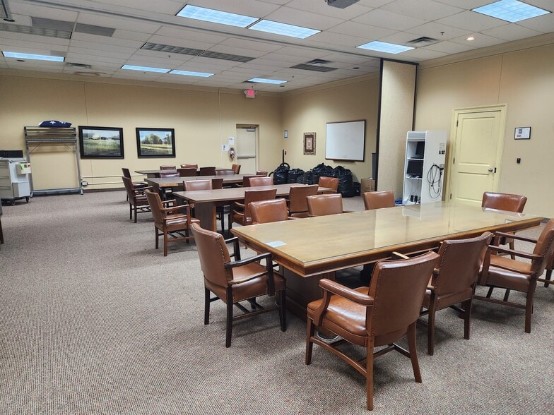 509 S Van Buren Rd, Eden, NC for sale - Interior Photo - Image 3 of 11