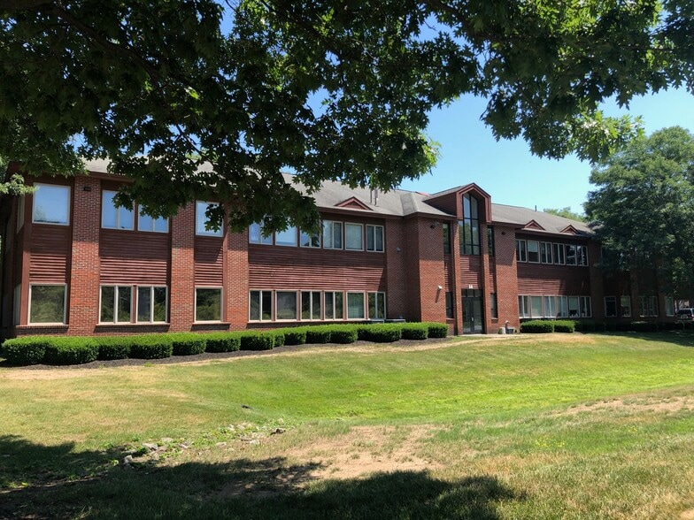 58 Clifton Country Rd, Clifton Park, NY for lease - Building Photo - Image 3 of 6