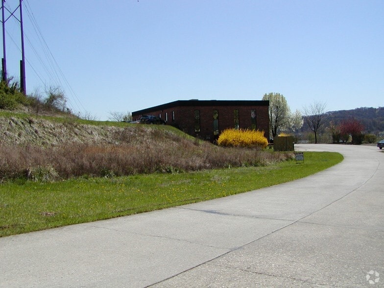 400 Westmoreland Rd, Dunbar, WV for sale - Building Photo - Image 2 of 3