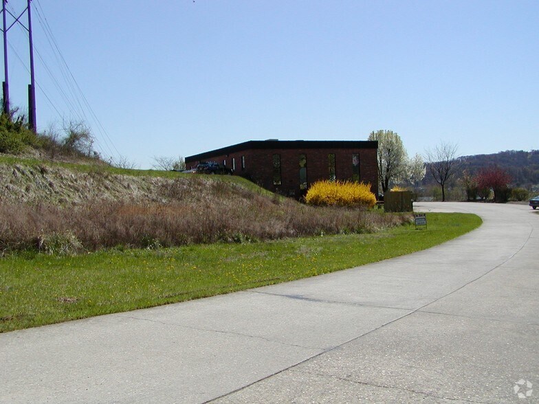 400 Westmoreland Rd, Dunbar, WV à vendre - Photo du bâtiment - Image 2 de 3