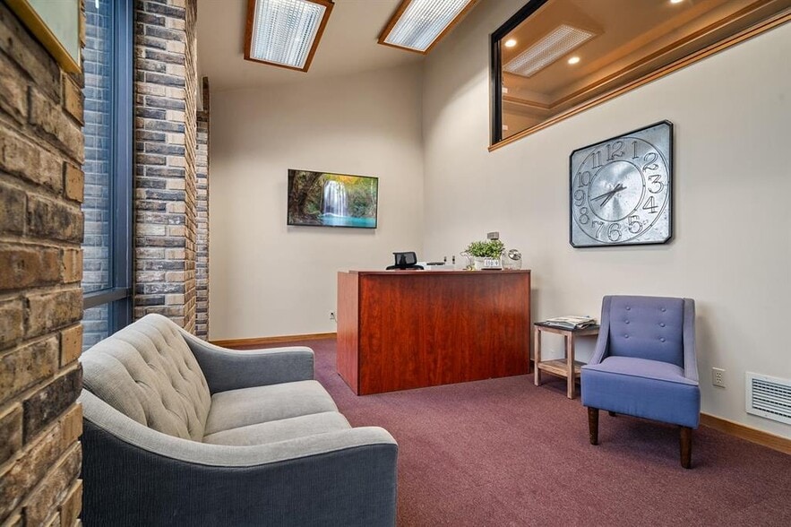 812 Cormier Rd, Ashwaubenon, WI à louer - Photo du bâtiment - Image 2 de 48