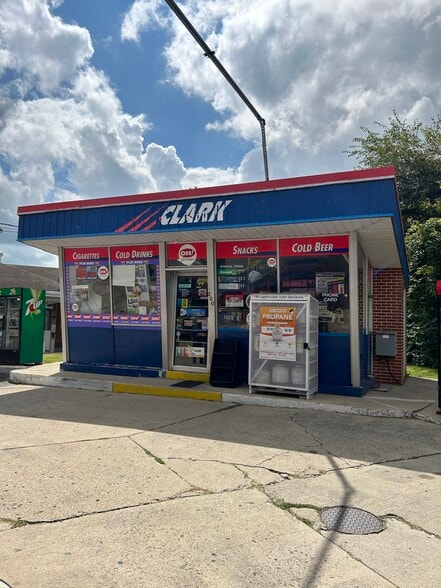 200 N Sunset Dr, Piqua, OH for sale - Building Photo - Image 2 of 7