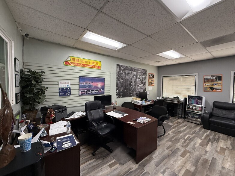 10548 Victory Blvd, North Hollywood, CA à vendre - Photo du bâtiment - Image 3 de 8