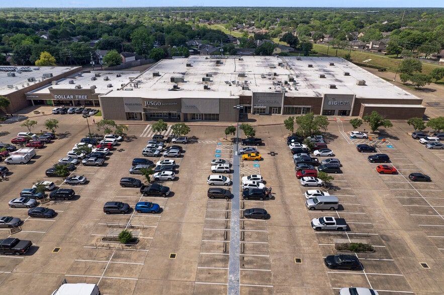 3410-3412 Highway 6, Sugar Land, TX for lease - Building Photo - Image 2 of 3