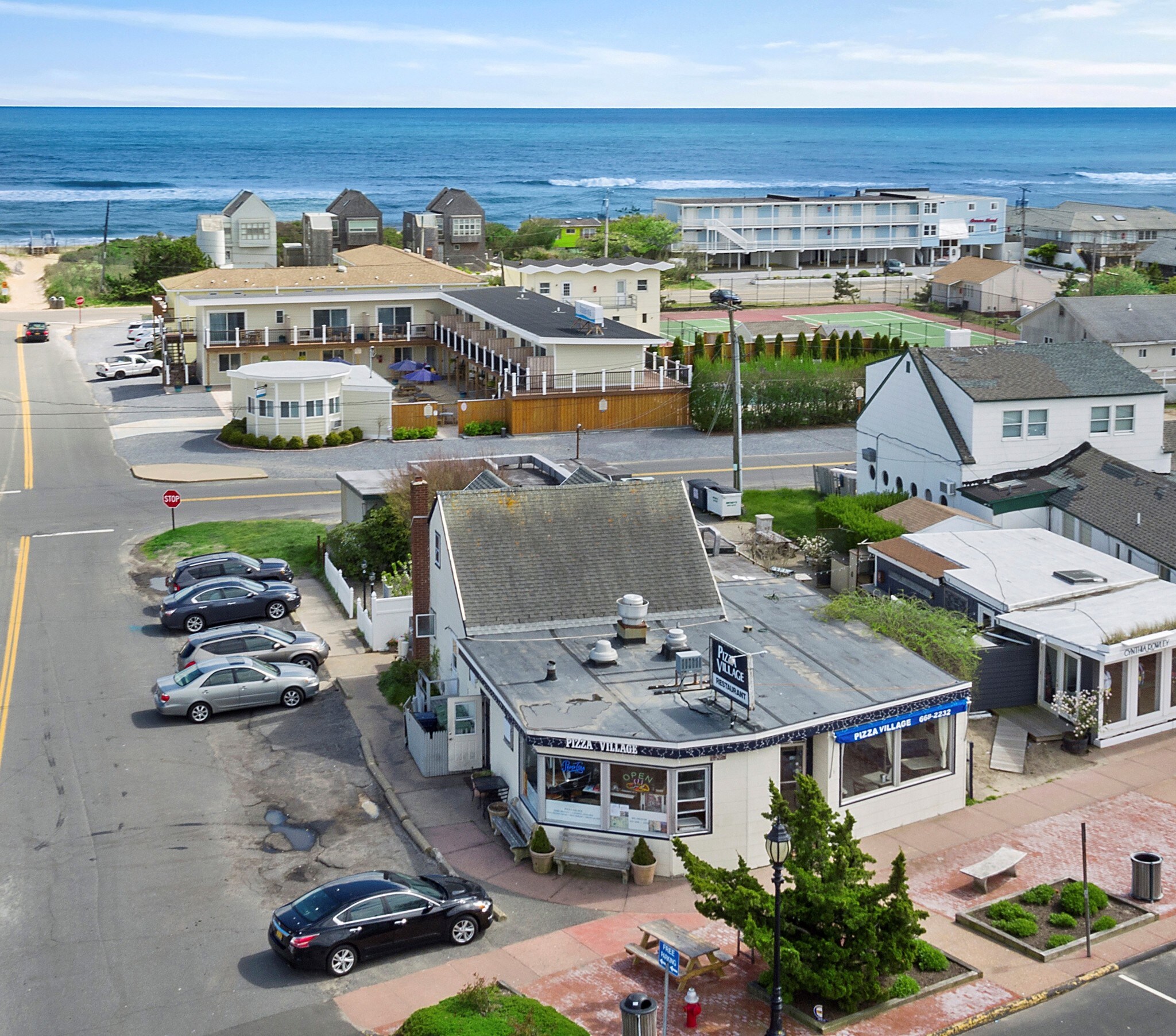 15 S Embassy St, Montauk, NY à vendre Photo du bâtiment- Image 1 de 8