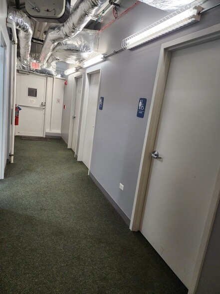 970 Harris Rd, Grayslake, IL à louer - Photo intérieure - Image 2 de 11