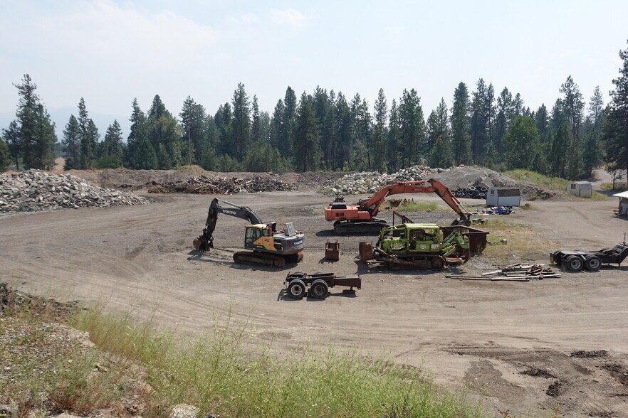 7902 N Starr Rd, Newman Lake, WA à vendre - Photo du bâtiment - Image 2 de 9