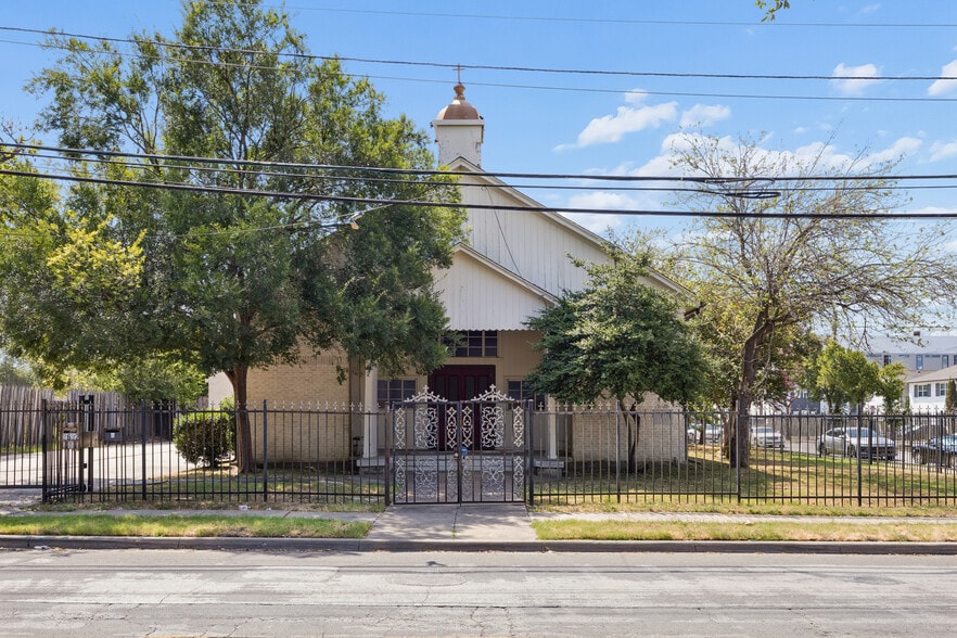 2602 Kings Rd, Dallas, TX for sale - Building Photo - Image 2 of 36