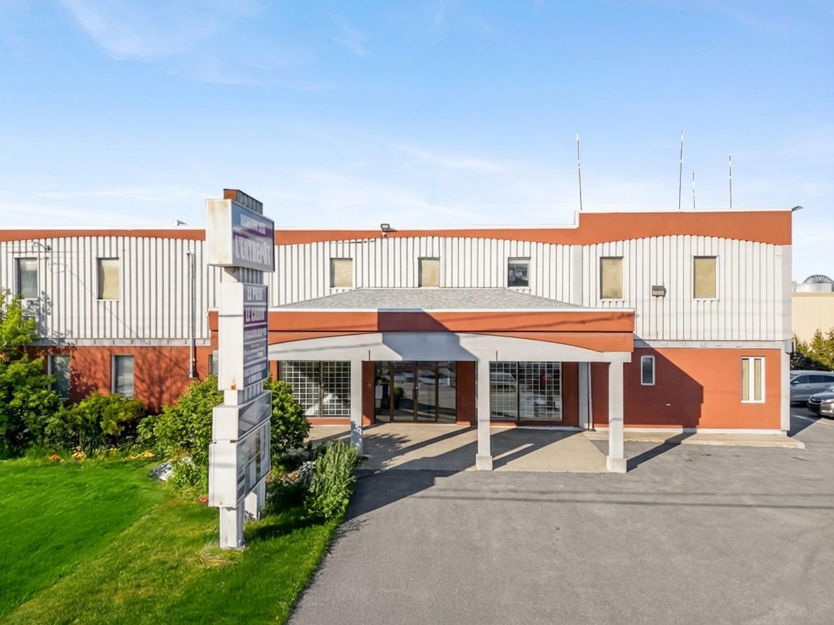 126 Rue Jacques-Cartier N, Saint-jean-sur-richelieu, QC for sale Primary Photo- Image 1 of 9