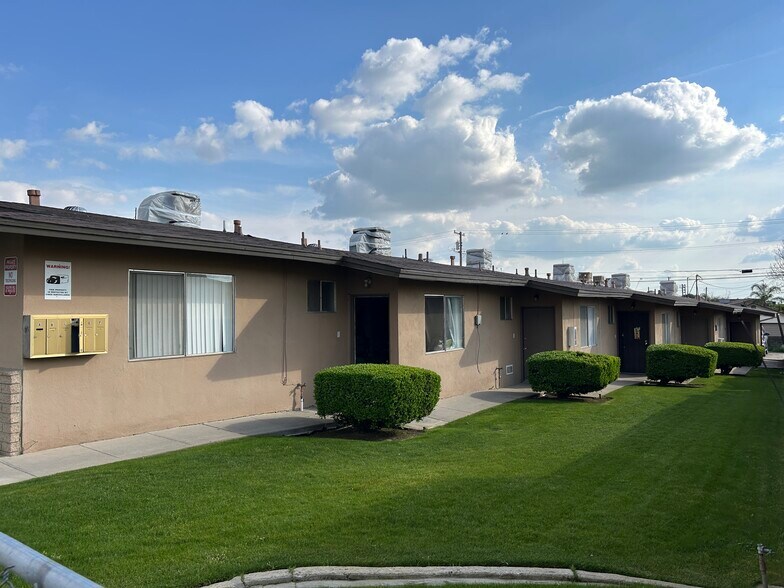 1911 Flower St, Bakersfield, CA à vendre - Photo du bâtiment - Image 2 de 6