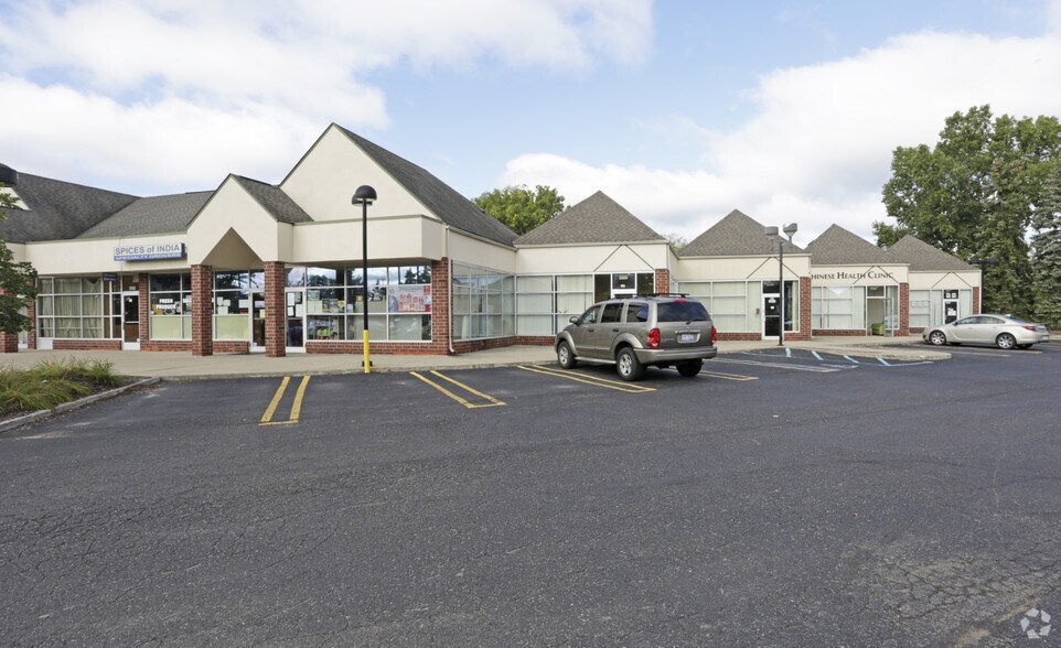 3021-3095 E Walton Blvd, Auburn Hills, MI à louer - Photo du bâtiment - Image 2 de 5