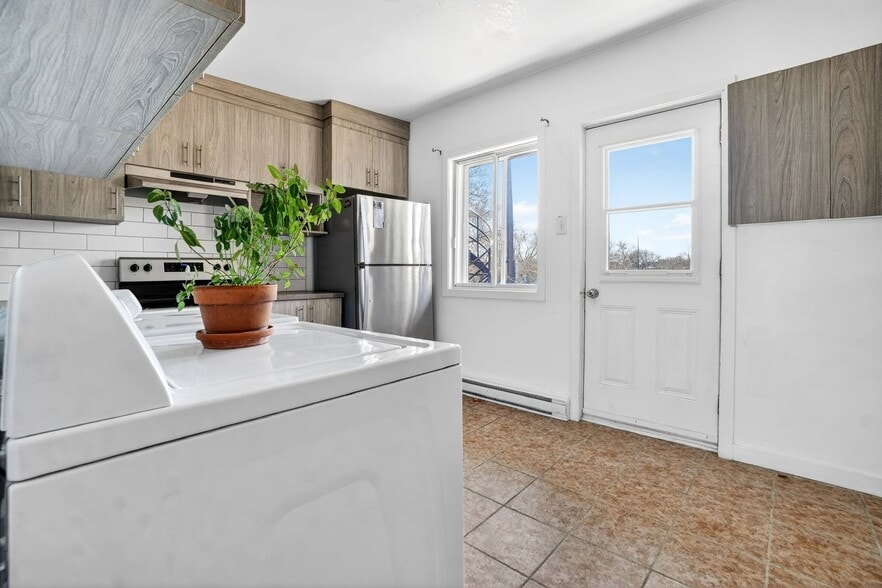 2278-2296 Av Bourbonnière, Montréal, QC for sale - Building Photo - Image 2 of 28