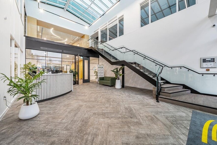 Oxford Rd, Uxbridge for lease - Building Photo - Image 3 of 14