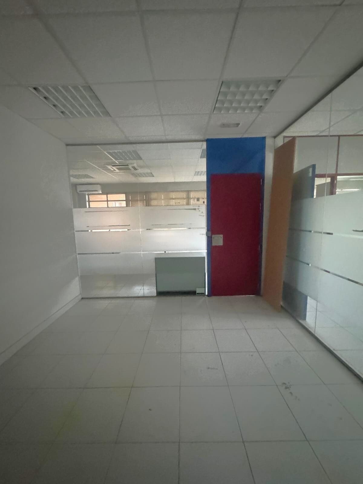 Office/Retail in Azuqueca de Henares, Guadalajara for lease Interior Photo- Image 1 of 2