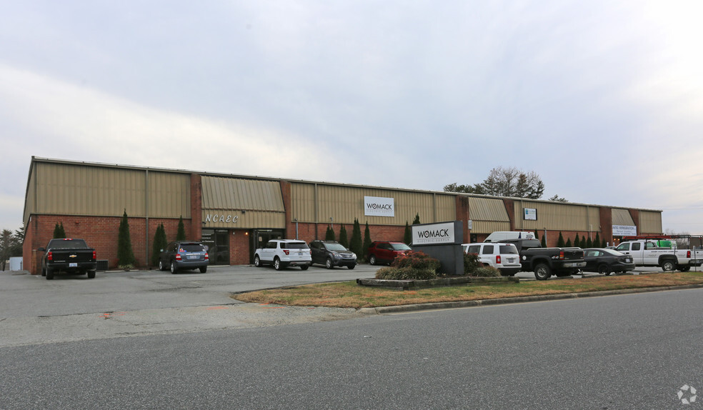 3707 Alliance Dr, Greensboro, NC for lease - Primary Photo - Image 1 of 5