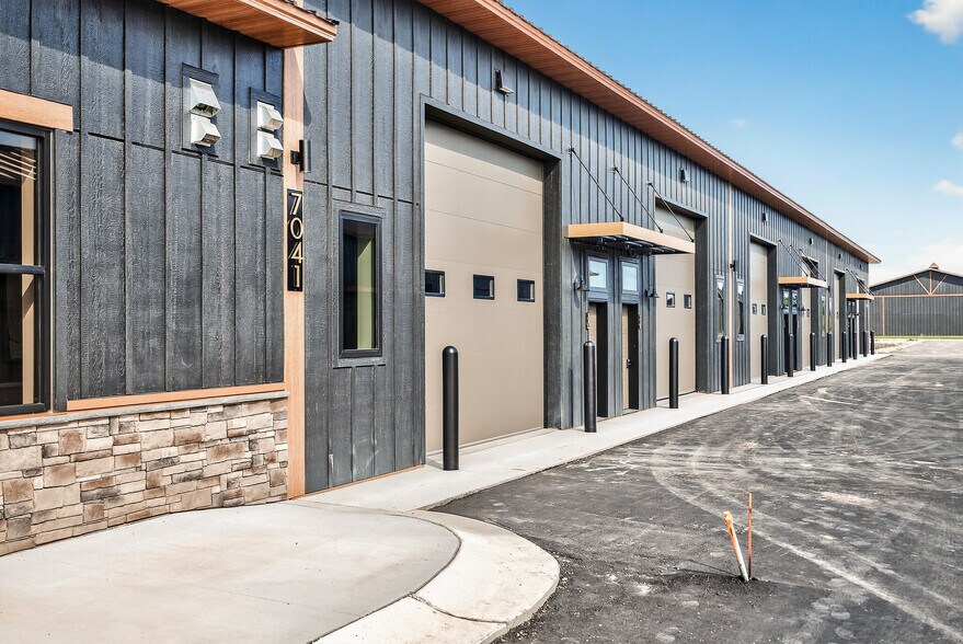 7040 Kaeding Ln NE, Albertville, MN à vendre - Photo du bâtiment - Image 3 de 52