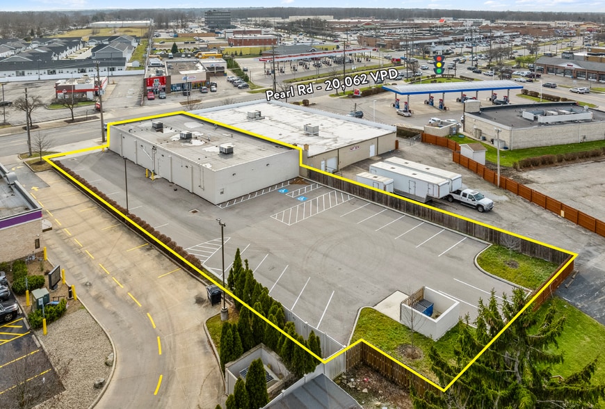 6700 Pearl Rd, Parma Heights, OH à louer - Photo du bâtiment - Image 2 de 10