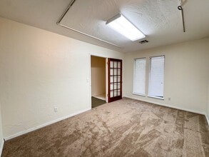 1624 Greenbriar Pl, Oklahoma City, OK for lease Interior Photo- Image 2 of 7