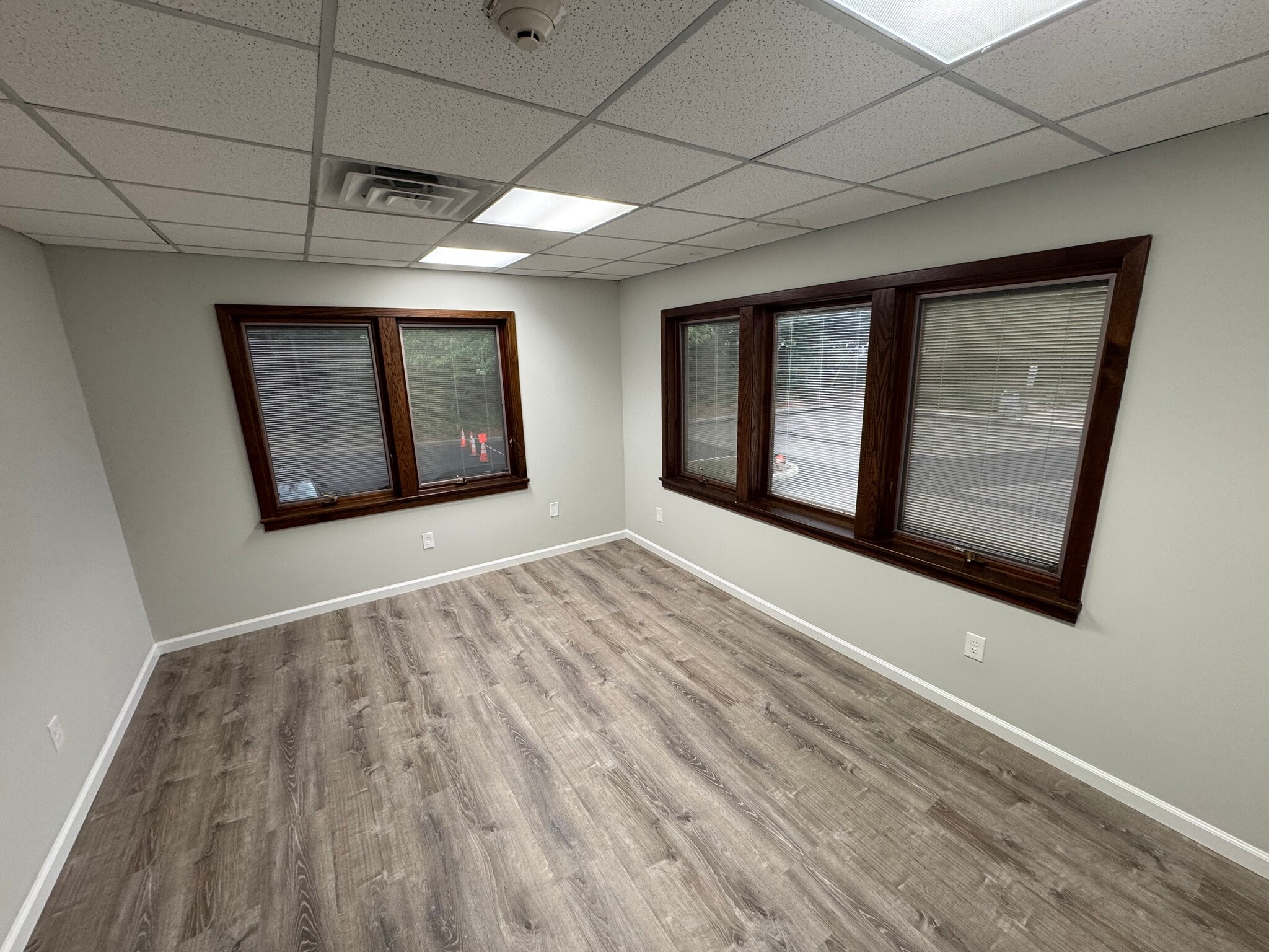 180 Tices Ln, East Brunswick, NJ for lease Building Photo- Image 1 of 3