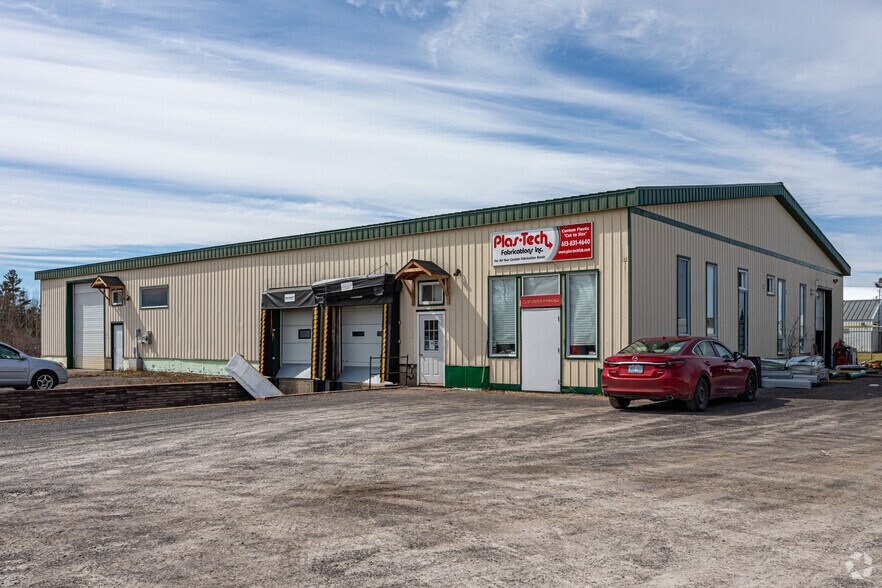 128 Walgreen Rd, Ottawa, ON for sale - Primary Photo - Image 1 of 1