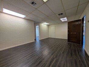 1006 NW 47th St, Lawton, OK for sale Interior Photo- Image 2 of 4