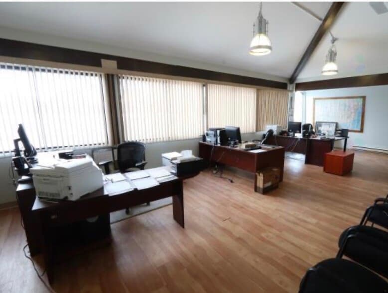 2820-2894 Boul Saint-Charles, Kirkland, QC à louer - Photo du bâtiment - Image 2 de 4