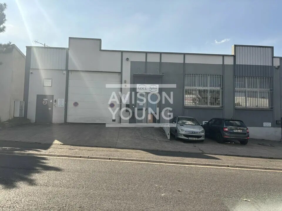 Flex in Montreuil for lease Building Photo- Image 1 of 7
