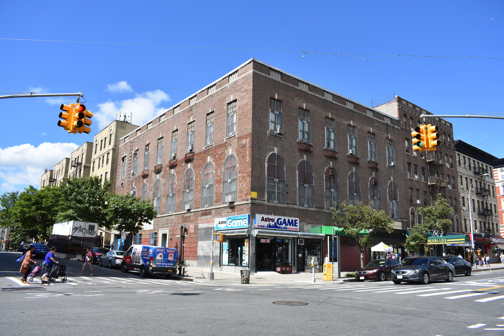 1461 St Nicholas Ave, New York, NY à vendre Photo du bâtiment- Image 1 de 7