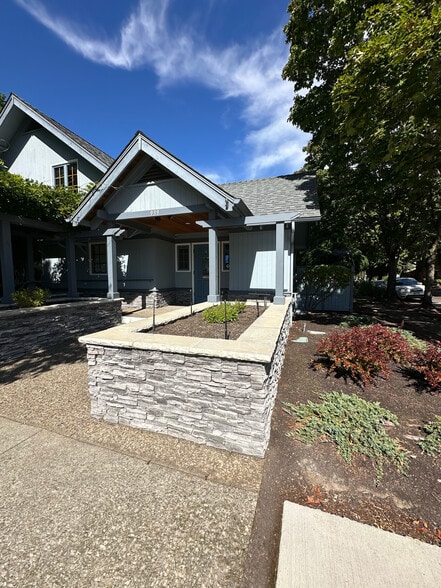 939 Elm St SW, Albany, OR for sale - Building Photo - Image 2 of 20