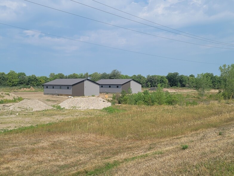 600 Industrial St, Saint Peter, MN for lease - Building Photo - Image 2 of 4