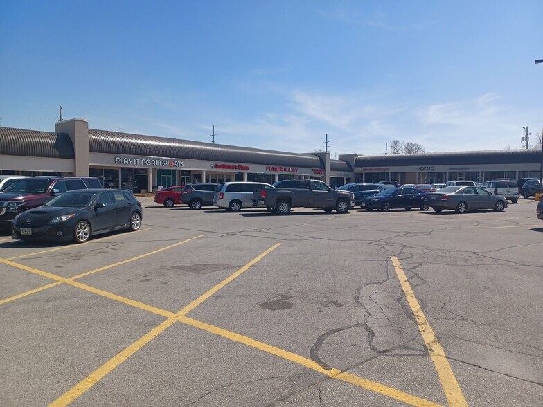 3611 1st Ave SE, Cedar Rapids, IA à louer - Photo du bâtiment - Image 1 de 10