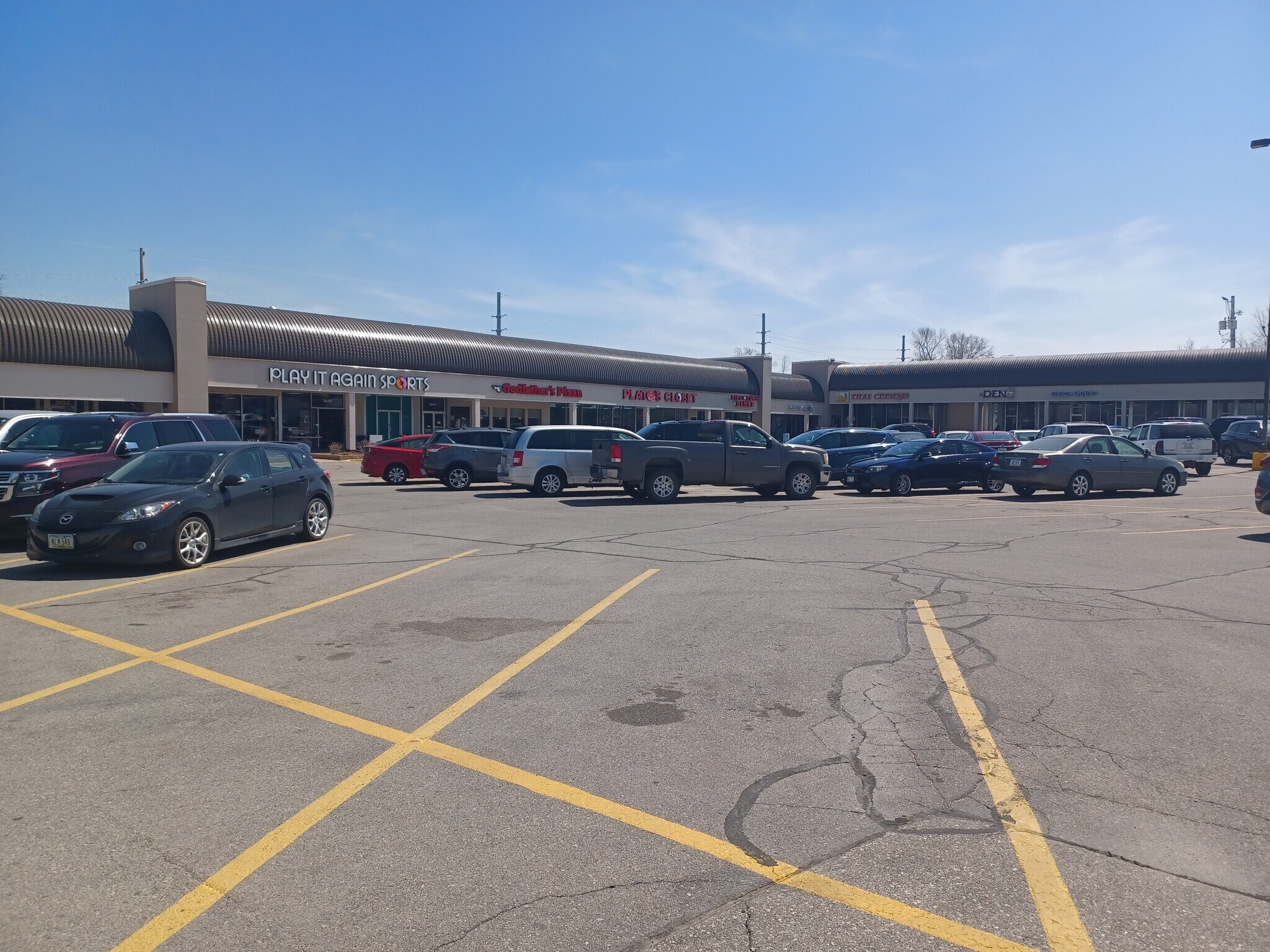 3611 1st Ave SE, Cedar Rapids, IA for lease Primary Photo- Image 1 of 11