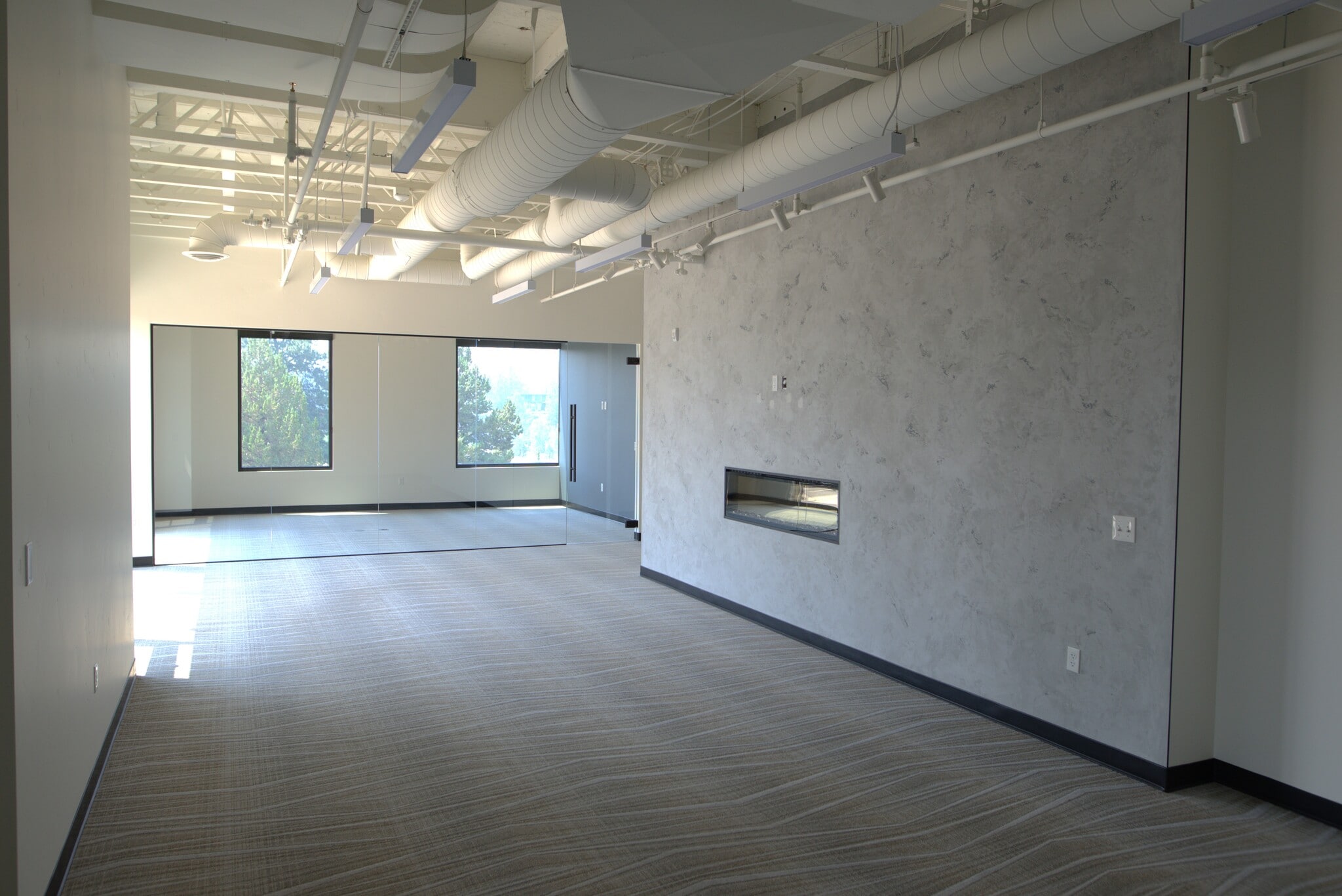 2900 NW Clearwater Dr, Bend, OR for lease Interior Photo- Image 1 of 25