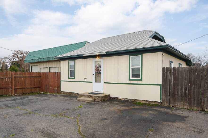 525 N Barker Rd, Greenacres, WA à vendre - Photo du bâtiment - Image 2 de 12