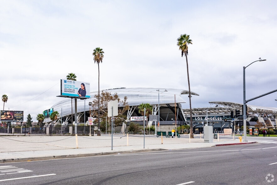 3900 S Figueroa St, Los Angeles, CA for lease - Building Photo - Image 2 of 10